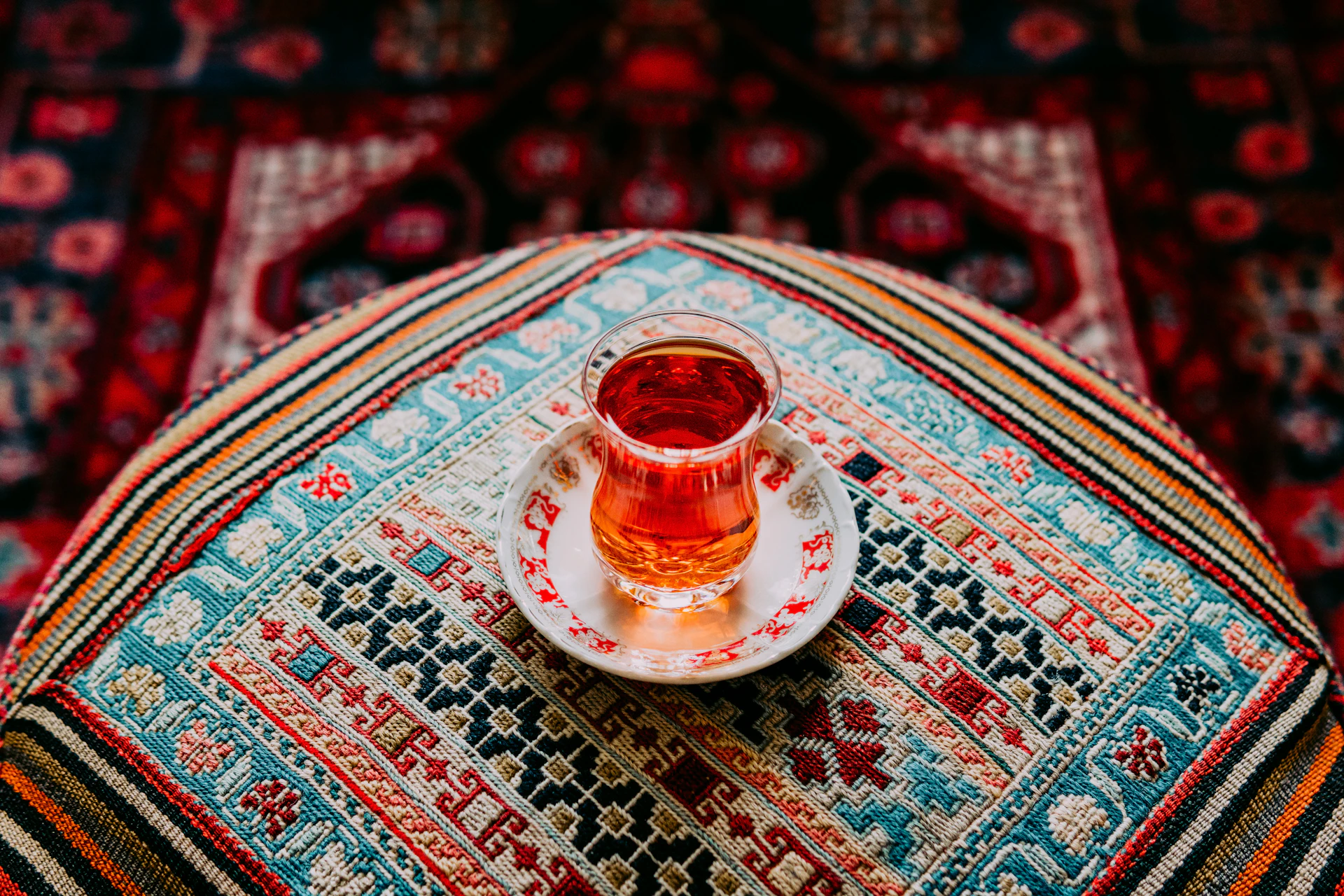 ادب در انگلیسی: چرا تعارف فارسی ترجمه نمی‌شود